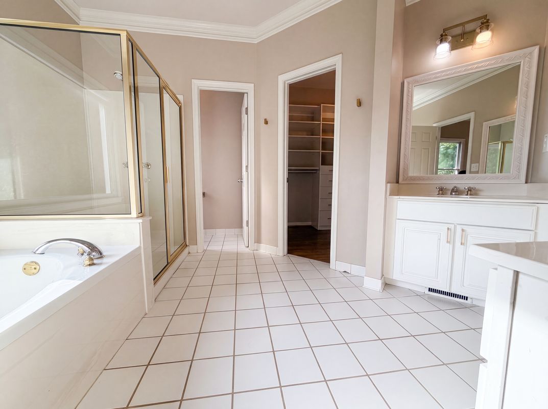Photo 12 of 34 of 2299 Camden Dr SW, Marietta, GA