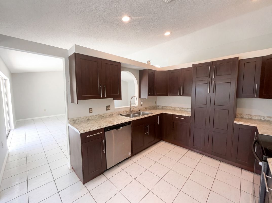Photo 10 of 33 of 1750 Evergreen Ct, Kissimmee, FL