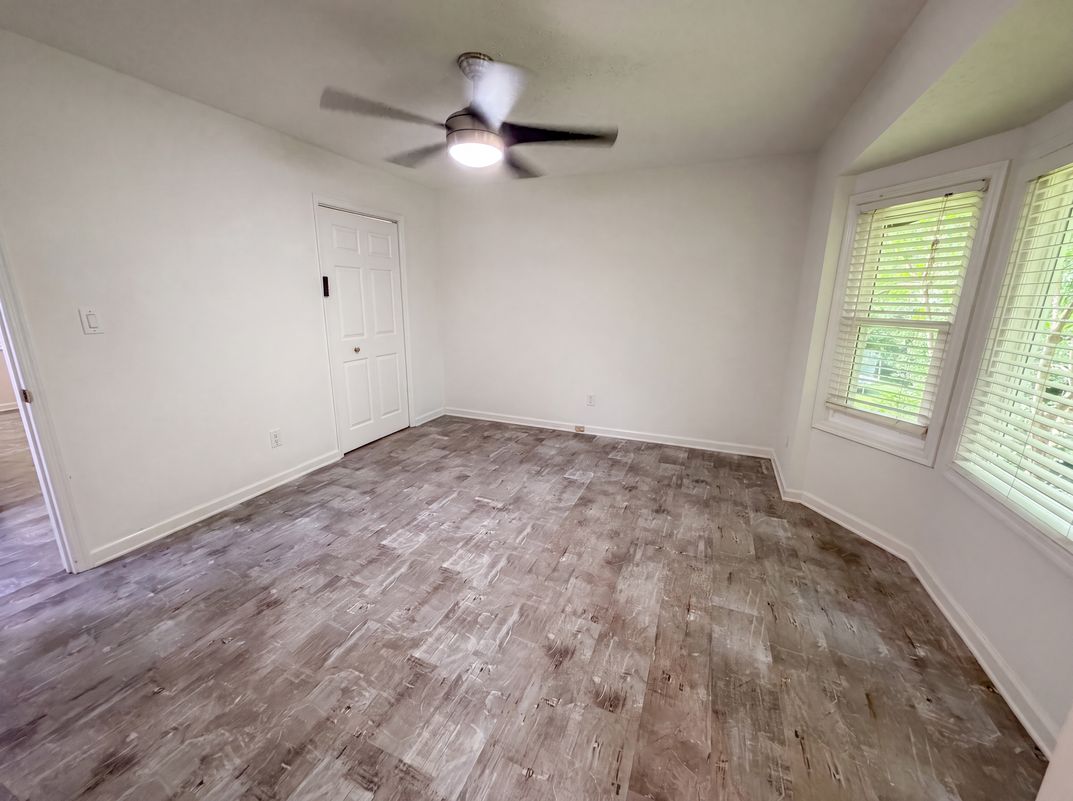 Photo 11 of 27 of 4378 Shady Dr NW, Lilburn, GA
