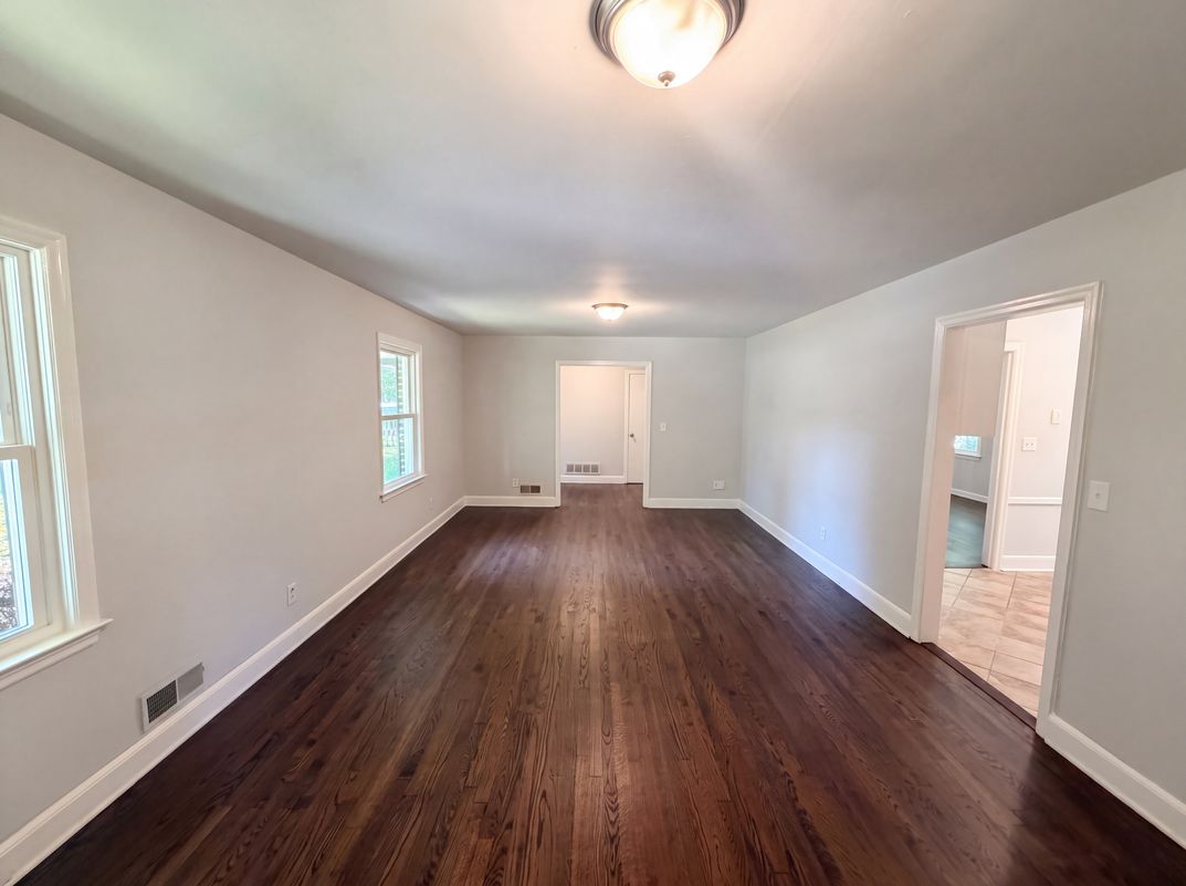 Photo 3 of 23 of 927 Greenlawn Dr, Columbia, SC