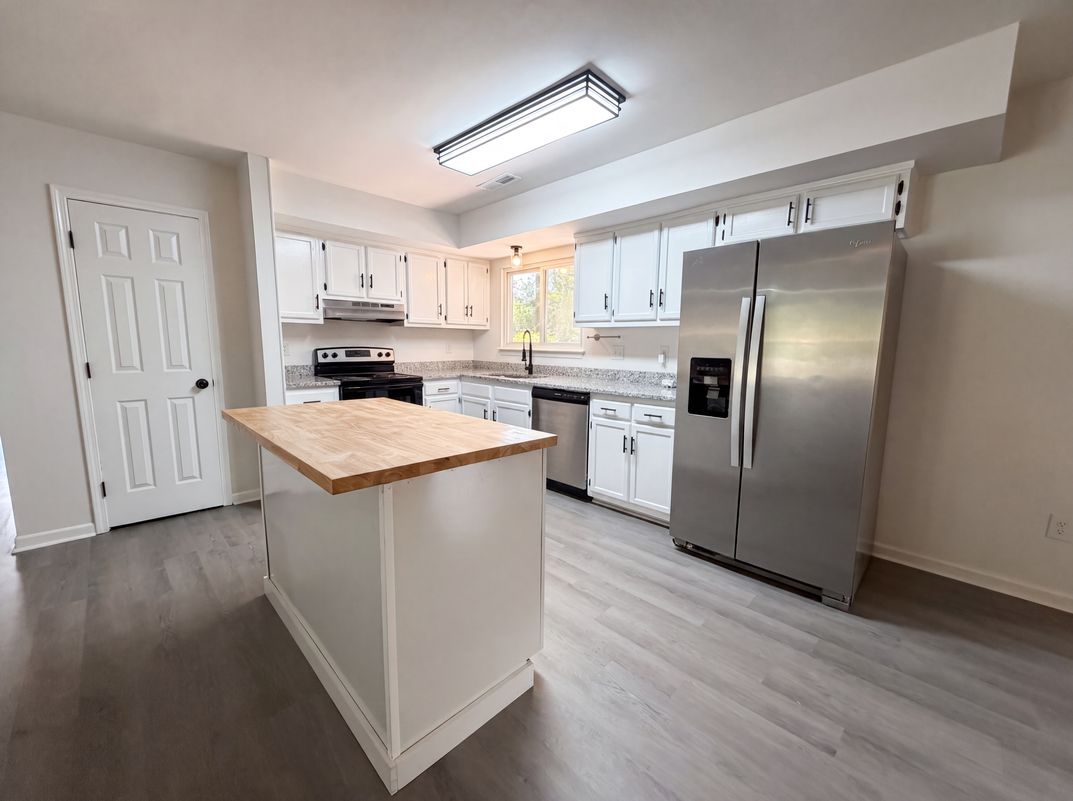 Photo 2 of 24 of 619 Piedmont Ln, Ladson, SC