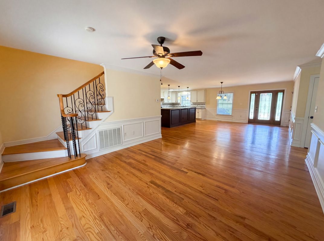 Property photo 3 of 134 Springway Dr