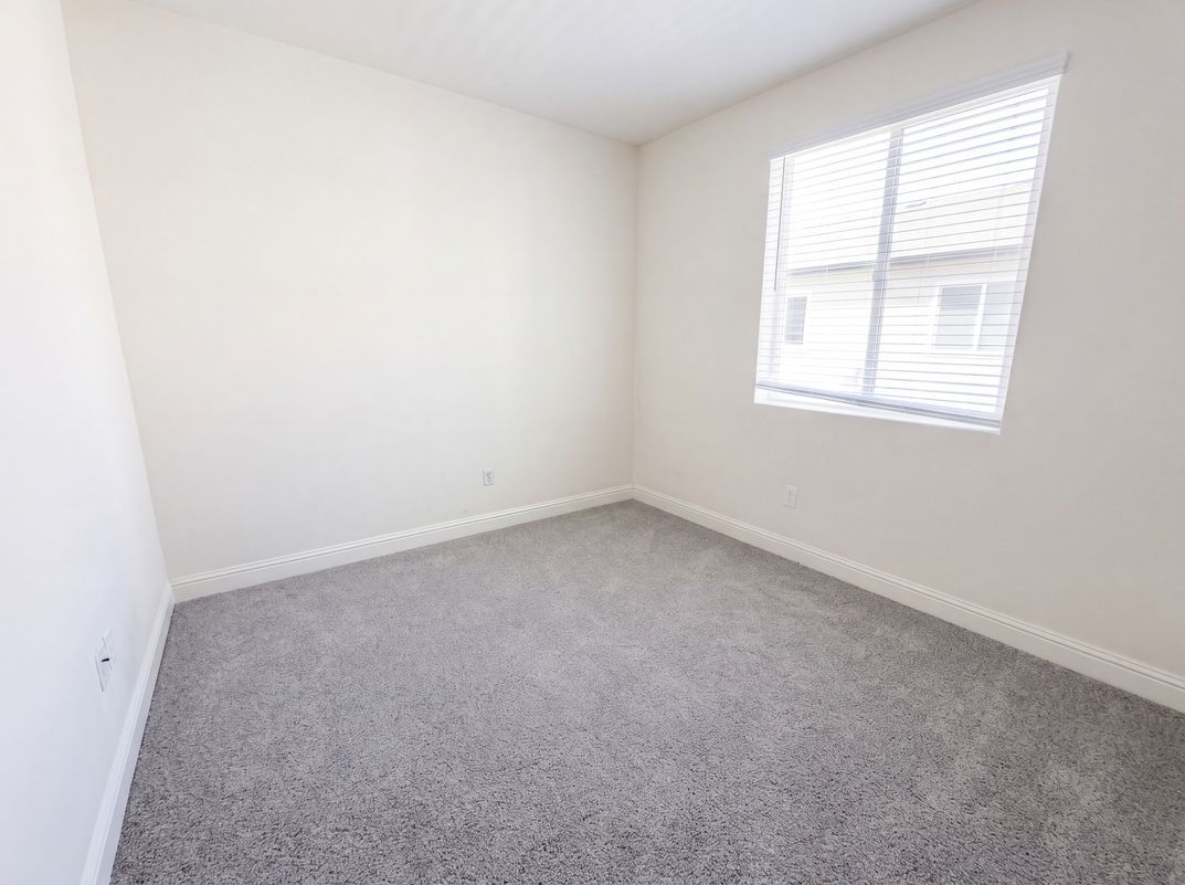 Photo 4 of 31 of 3127 Madsen St, Hayward, CA
