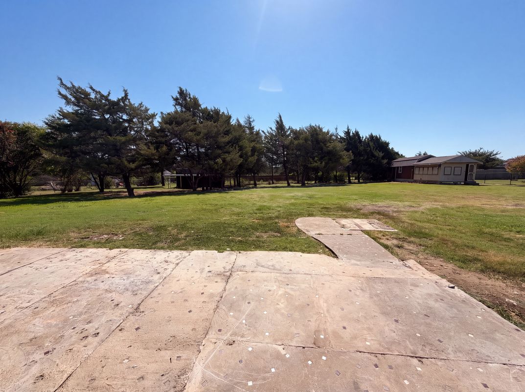 Photo 18 of 21 of 3940 Victory Ct, Midlothian, TX