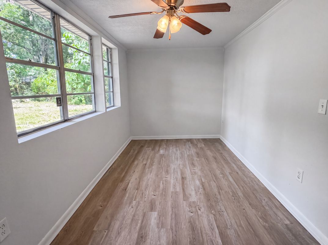 Photo 9 of 21 of 5928 Lake Ridge Ave, Jacksonville, FL