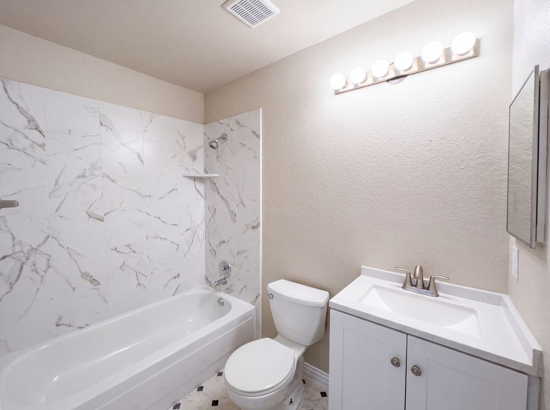 Photo 10 of 15 of 2739 April Hill Ln, Dallas, TX