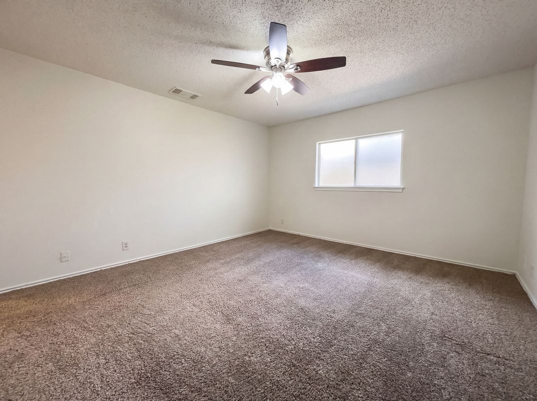 Photo 14 of 16 of 3741 Candlebluff Dr, San Antonio, TX