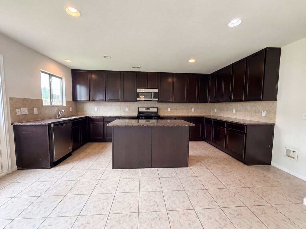 Property photo 2 of 847 Canyon Hill Ln
