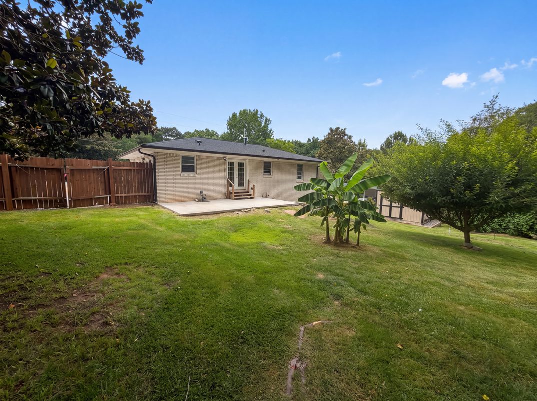 Photo 5 of 17 of 3119 Holbrook Dr SW, Marietta, GA