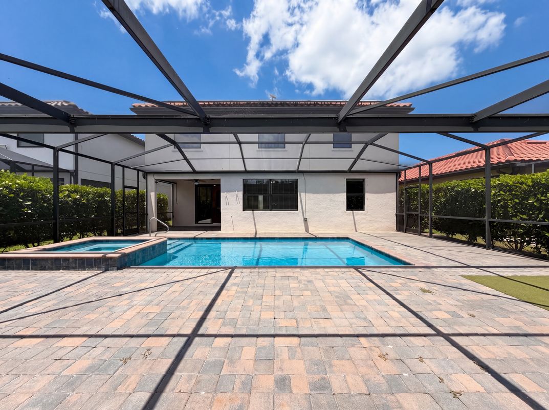 Photo 5 of 46 of 1588 Vizcaya Ln, Naples, FL