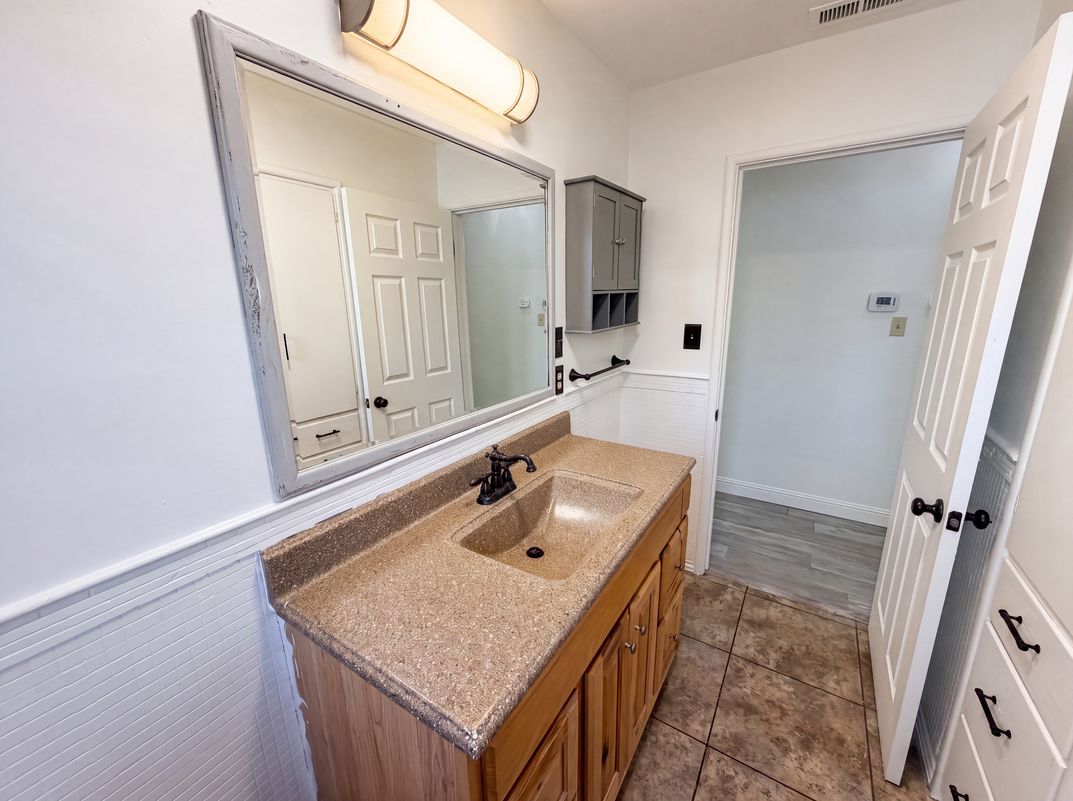 Photo 23 of 41 of 719 N Crescent Ave, Lodi, CA