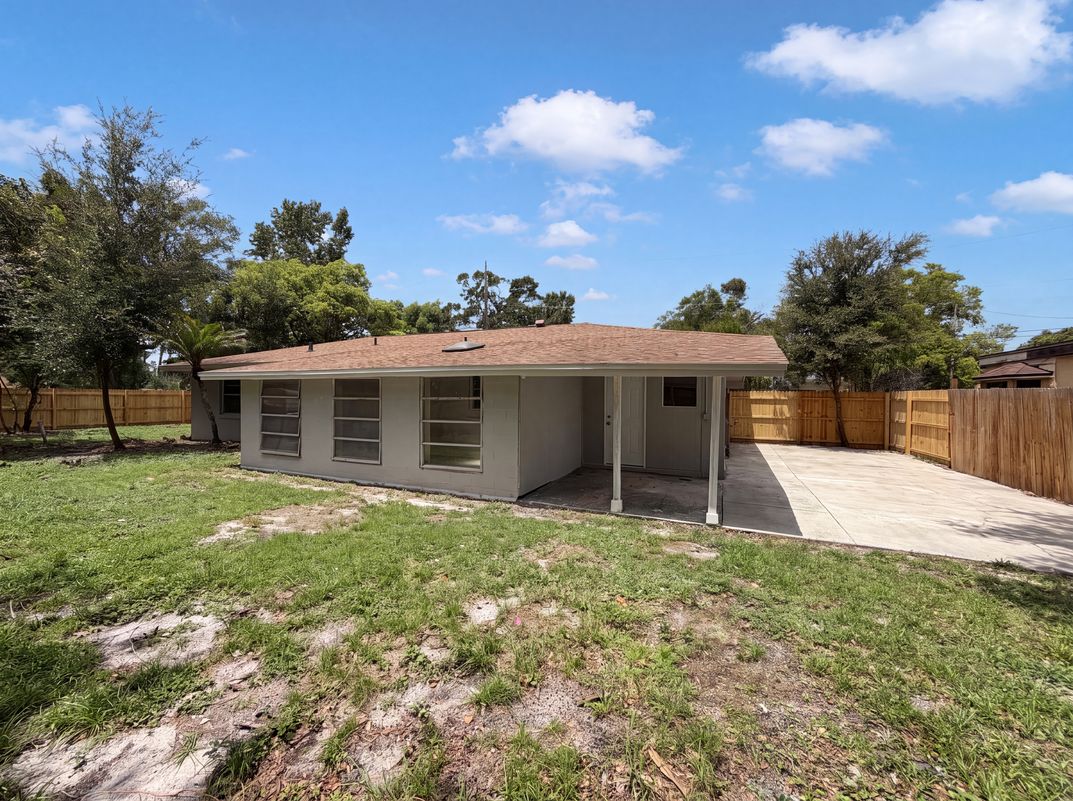Photo 5 of 23 of 585 Hewett Dr, Orlando, FL