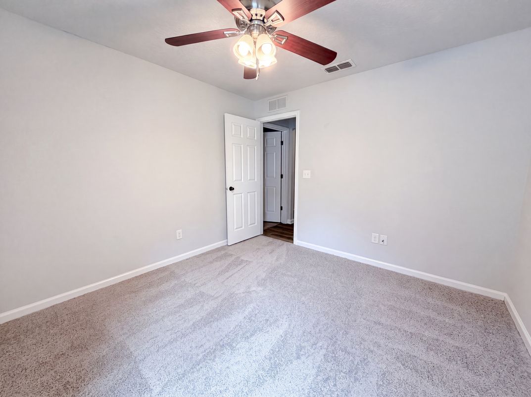 Photo 11 of 18 of 7428 Sweet Rose Ln, Jacksonville, FL