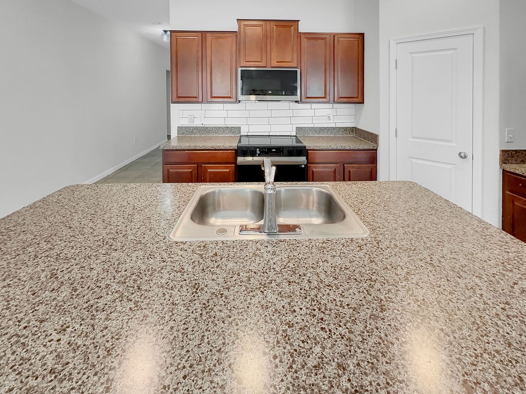 Photo 14 of 23 of 10113 Rosemary Leaf Ln, Riverview, FL