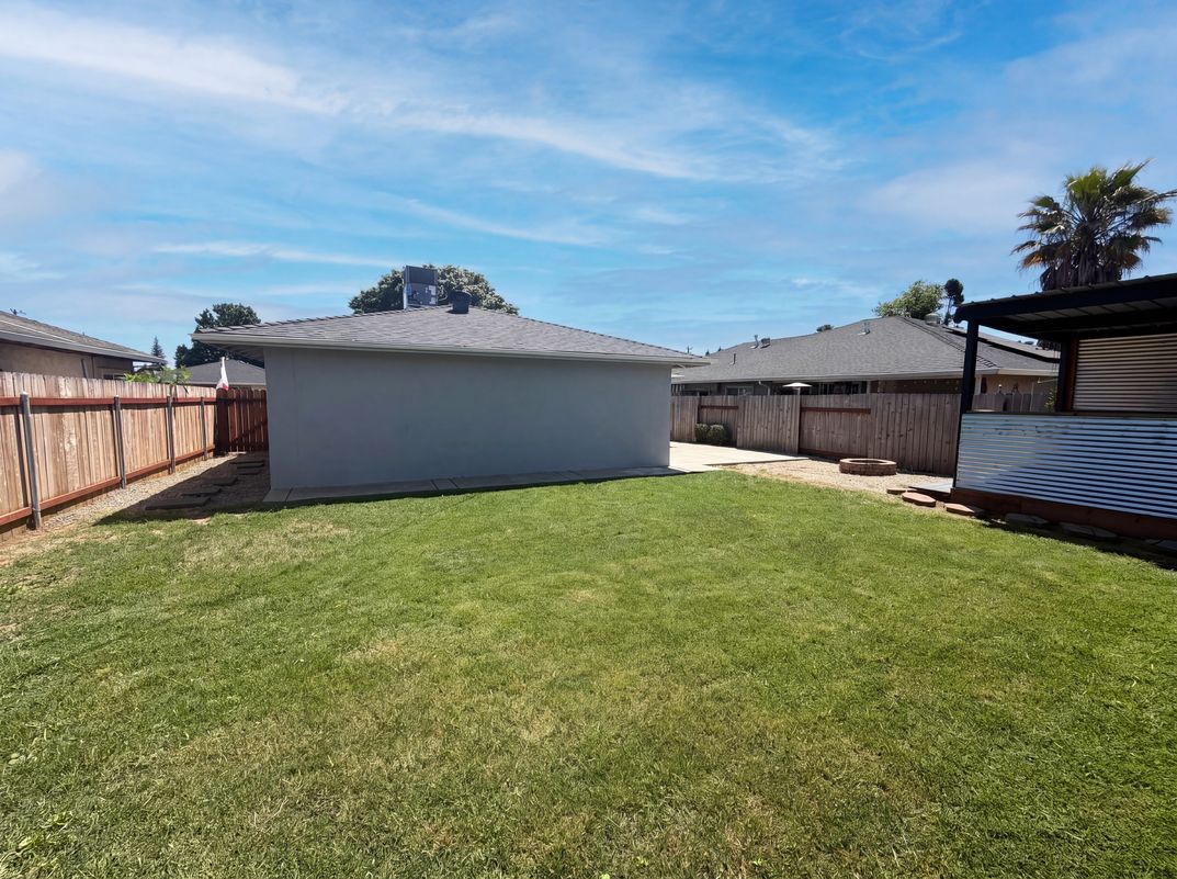 Photo 5 of 22 of 1482 Knights Row, Yuba City, CA