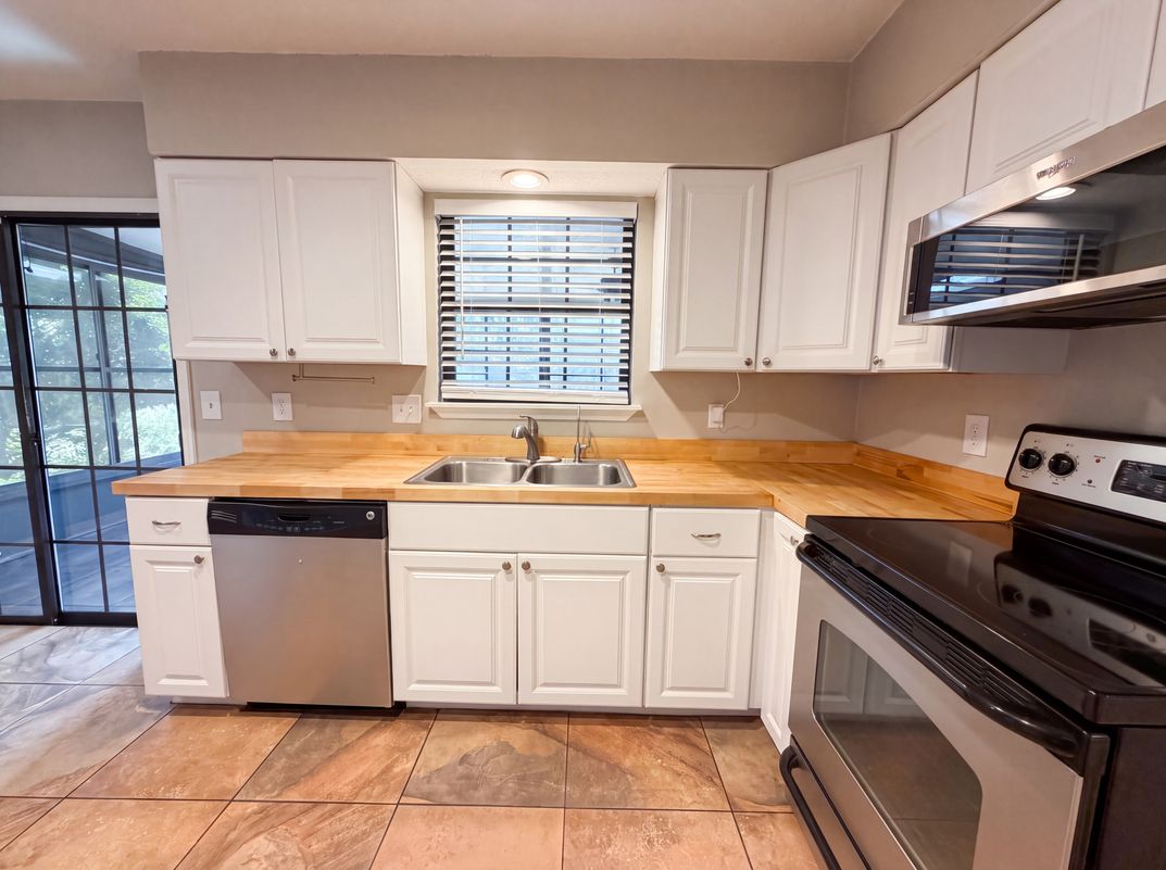 Photo 11 of 26 of 8382 Chason Rd W, Jacksonville, FL