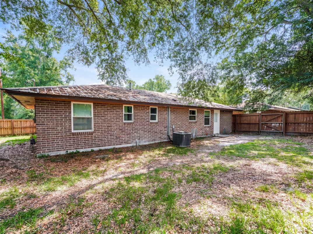 Photo 5 of 41 of 733 Sutton St, Jesup, GA