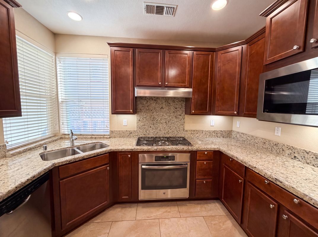 Photo 2 of 33 of 3087 Vittoria Loop, Dublin, CA
