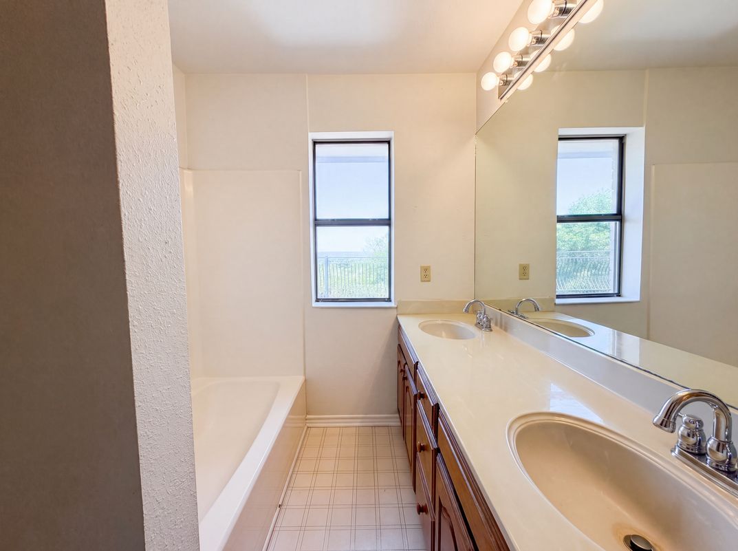 Photo 19 of 23 of 7632 Westwind Dr, Fort Worth, TX