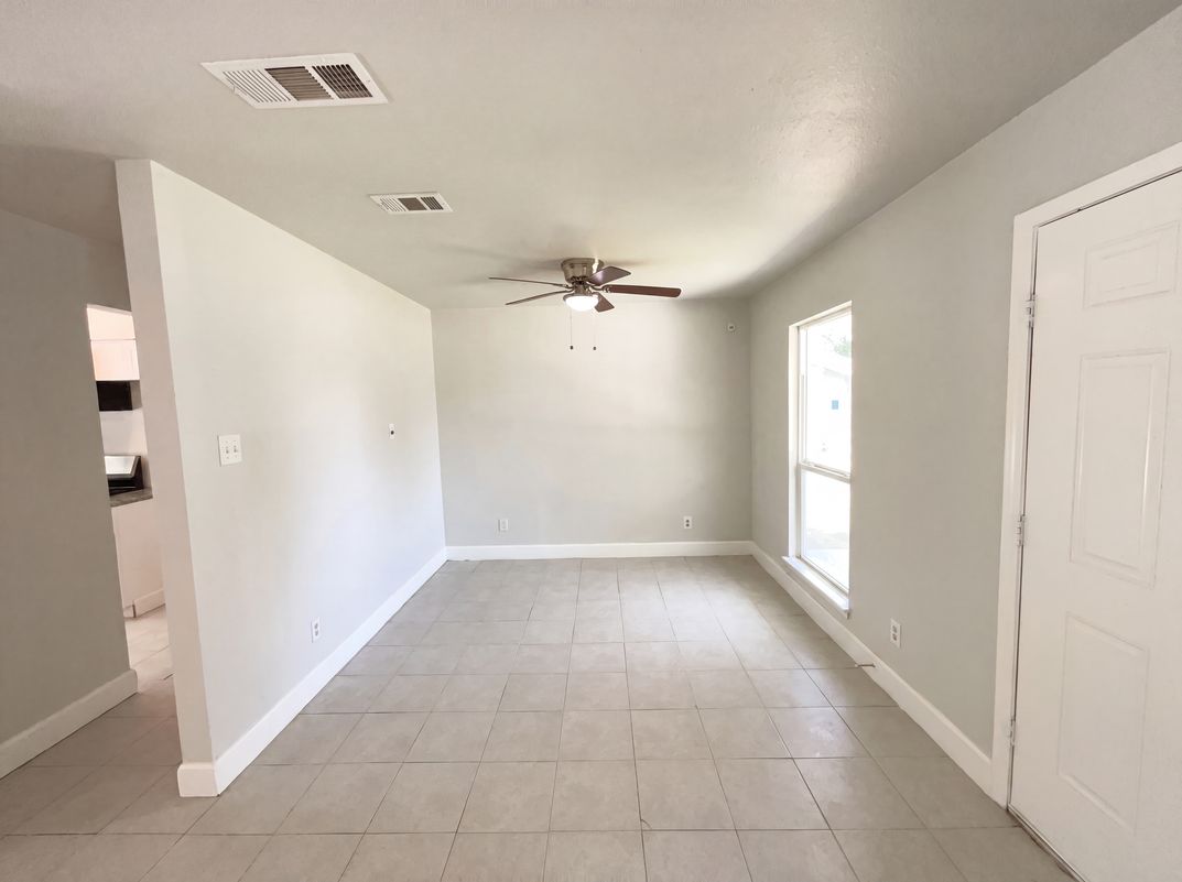 Photo 3 of 18 of 7303 Havenbrook Dr, San Antonio, TX