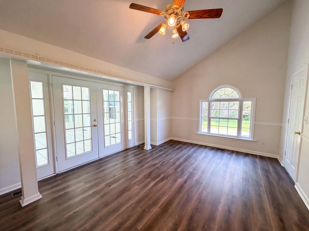Photo 8 of 27 of 807 W Thompson Ln, Murfreesboro, TN