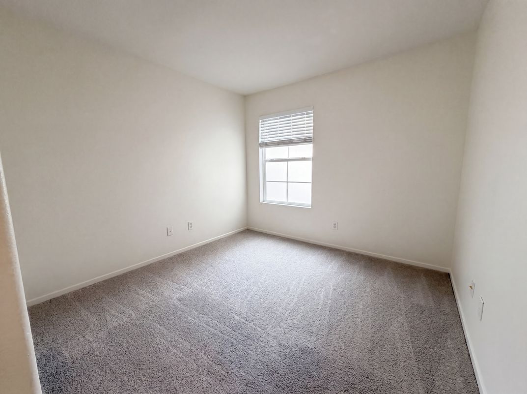Photo 4 of 20 of 1438 Trouville Ln, Chula Vista, CA