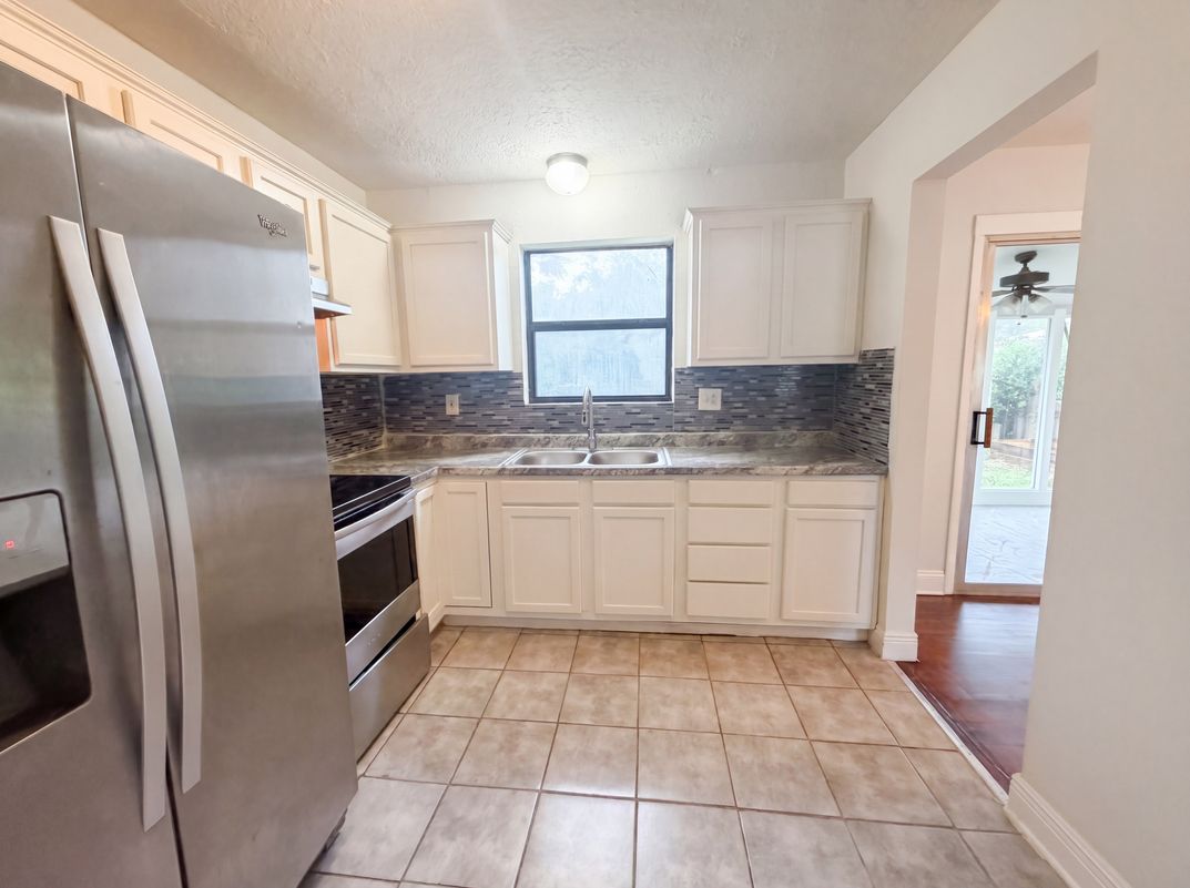 Photo 7 of 18 of 7520 Altus Dr S, Jacksonville, FL