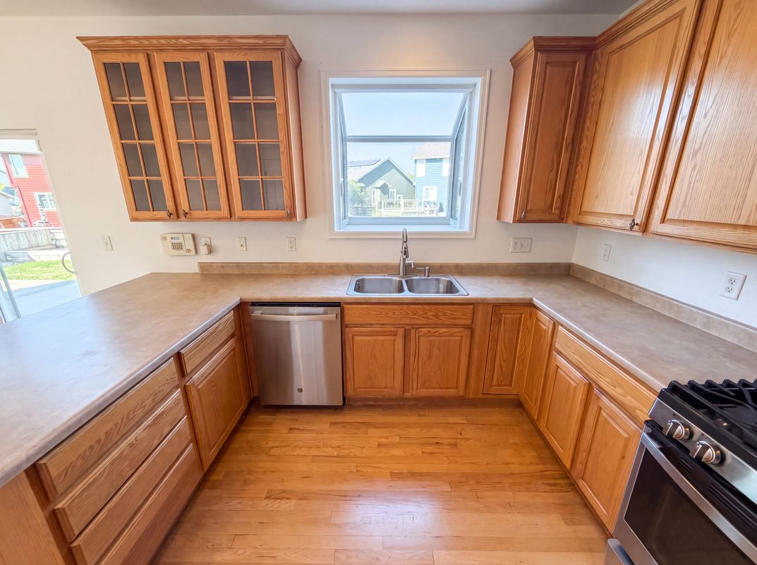 Photo 8 of 31 of 10253 Uravan St, Commerce City, CO