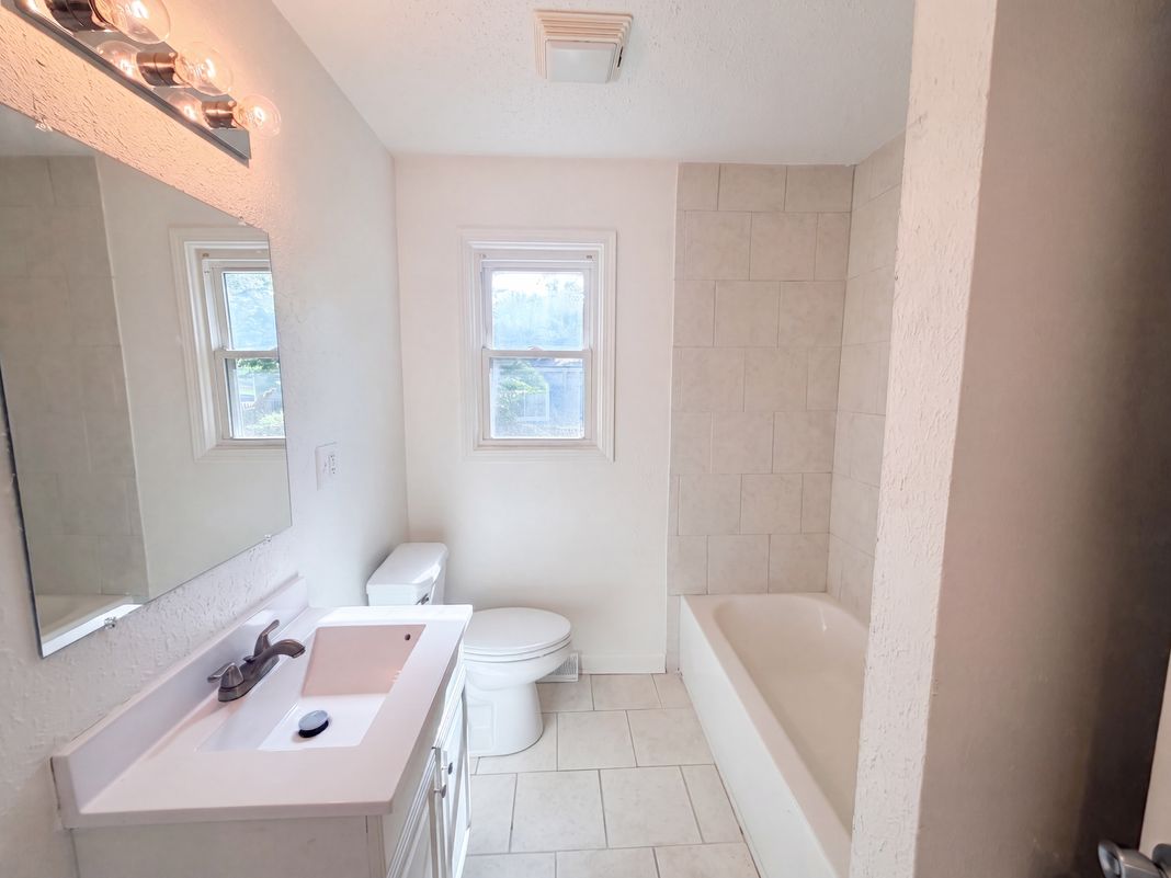 Photo 12 of 22 of 11121 Herrick Ave, Kansas City, MO