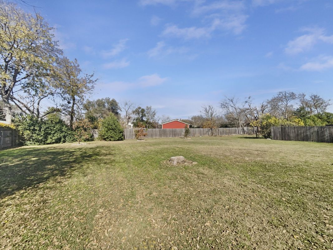 Photo 16 of 18 of 1105 E 17th St, Georgetown, TX