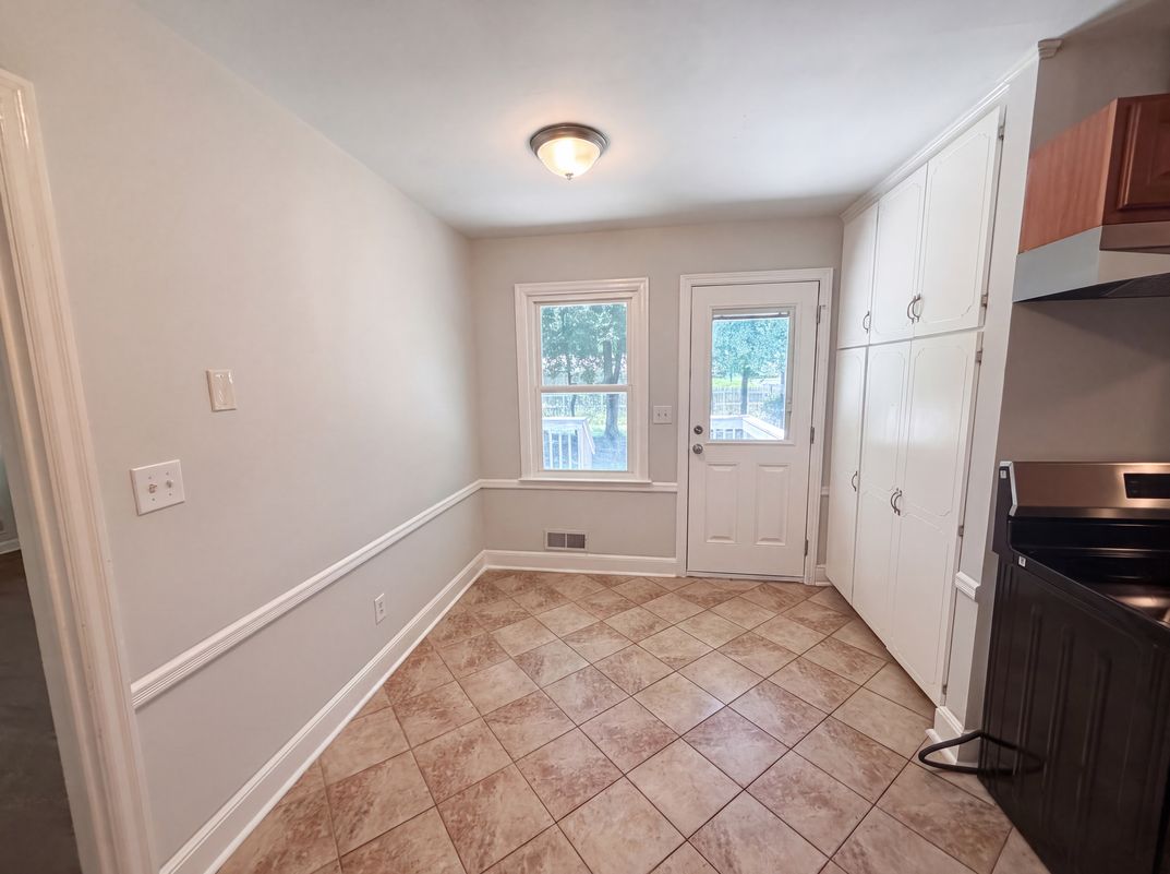 Photo 7 of 23 of 927 Greenlawn Dr, Columbia, SC