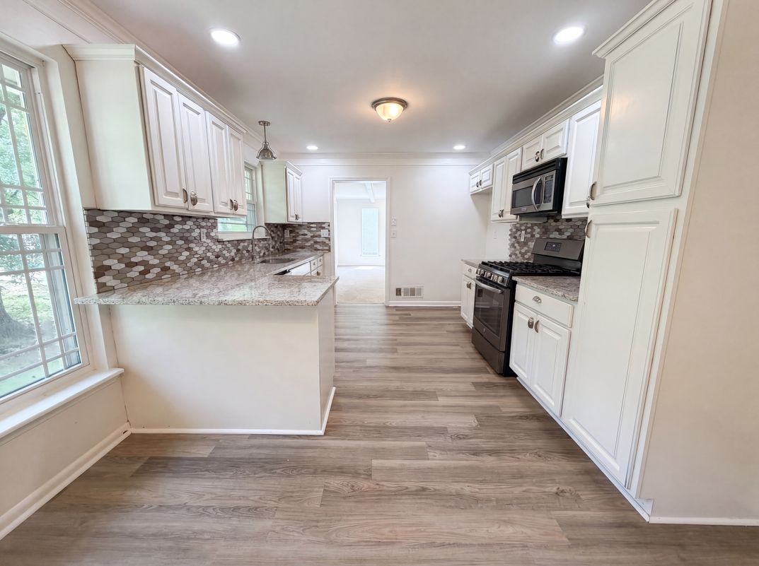 Photo 8 of 25 of 1909 Wisterwood Dr, Hoover, AL