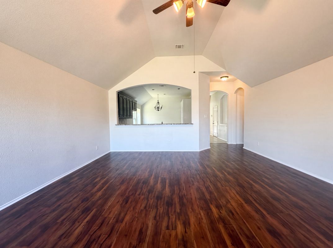 Photo 11 of 21 of 11920 Hassop Ln, Burleson, TX