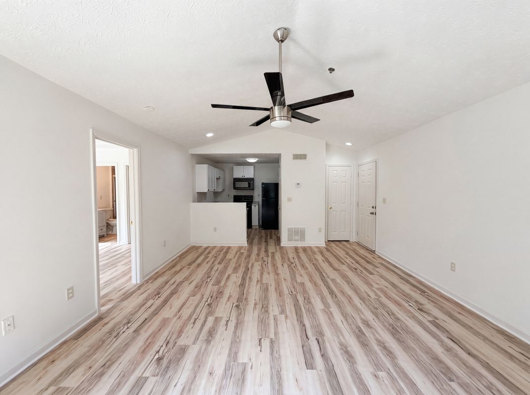 Photo 6 of 19 of 131 Bentley Pl, Tucker, GA