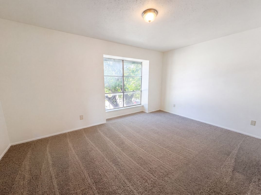 Photo 4 of 21 of 260 Rolling Hills Pl, Lancaster, TX