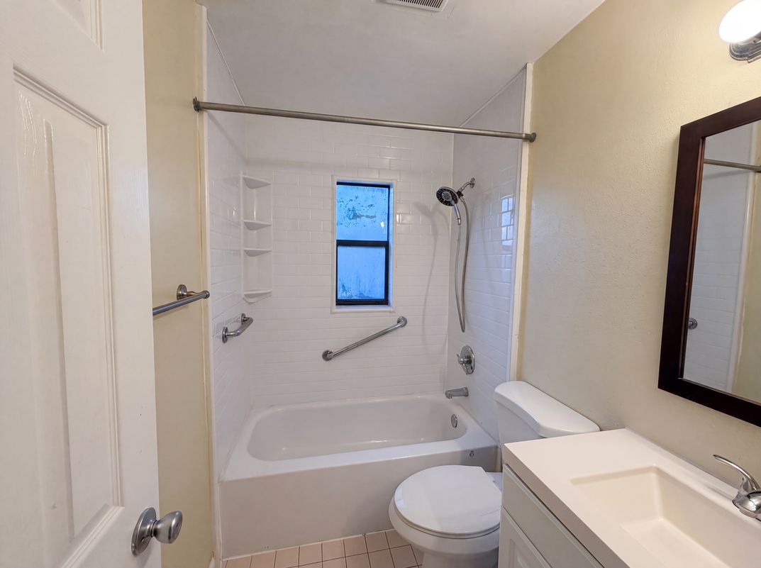 Photo 16 of 26 of 722 Virginia Ln, Apopka, FL