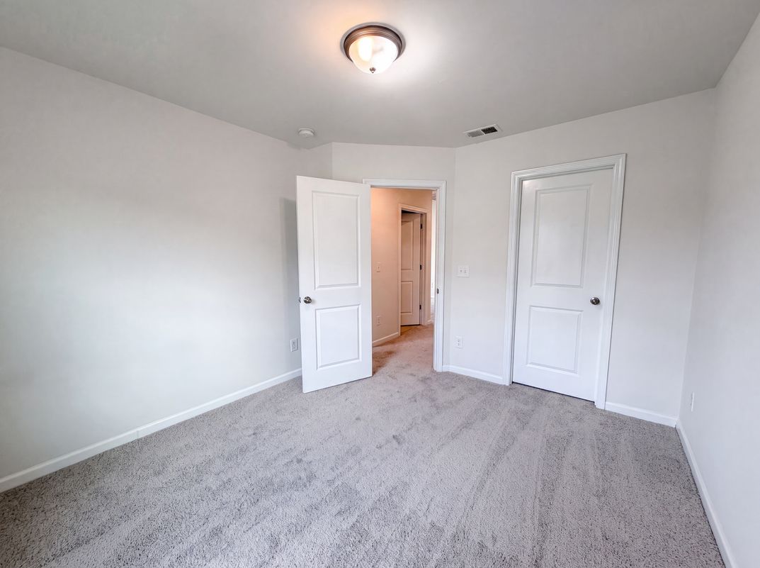 Photo 9 of 21 of 747 Redbud Ln, Summerville, SC