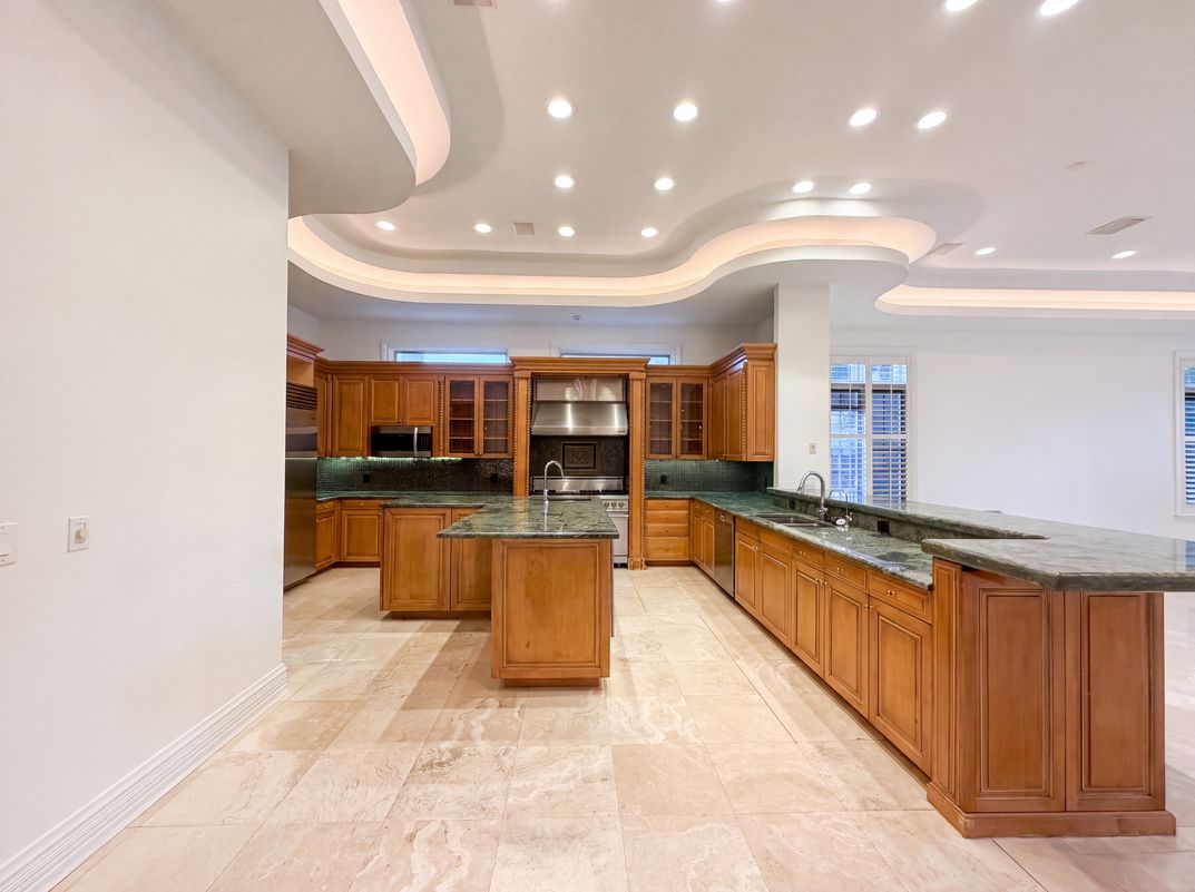 Photo 3 of 59 of 4407 W Dale Ave, Tampa, FL