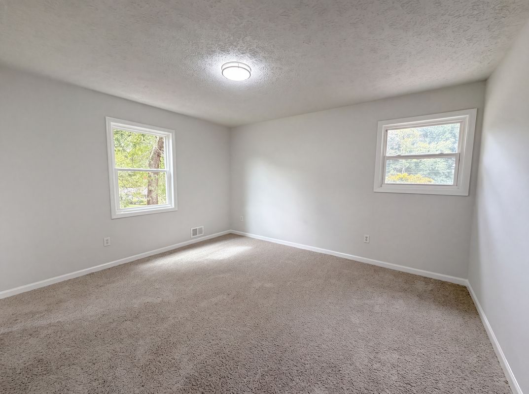 Photo 9 of 25 of 3691 Lavilla Dr, Powder Springs, GA