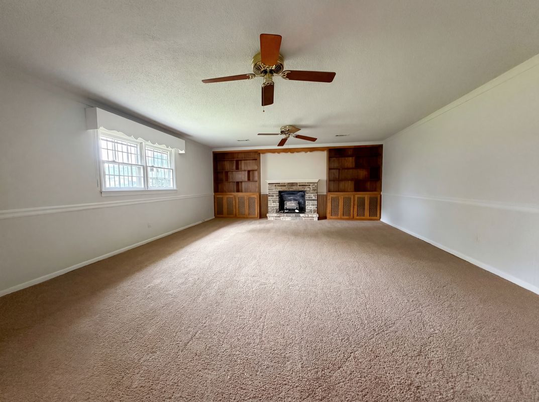 Property photo 3 of 214 Cornell Dr