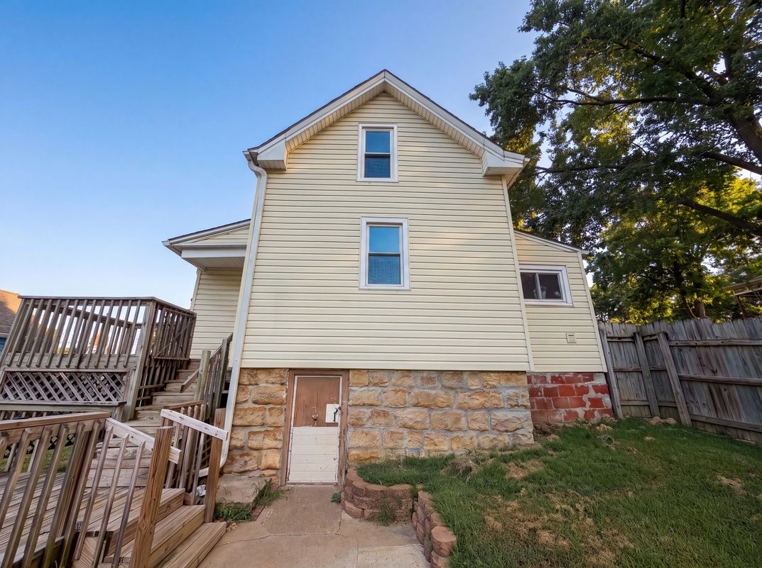 Photo 5 of 20 of 423 N Missouri St, Liberty, MO