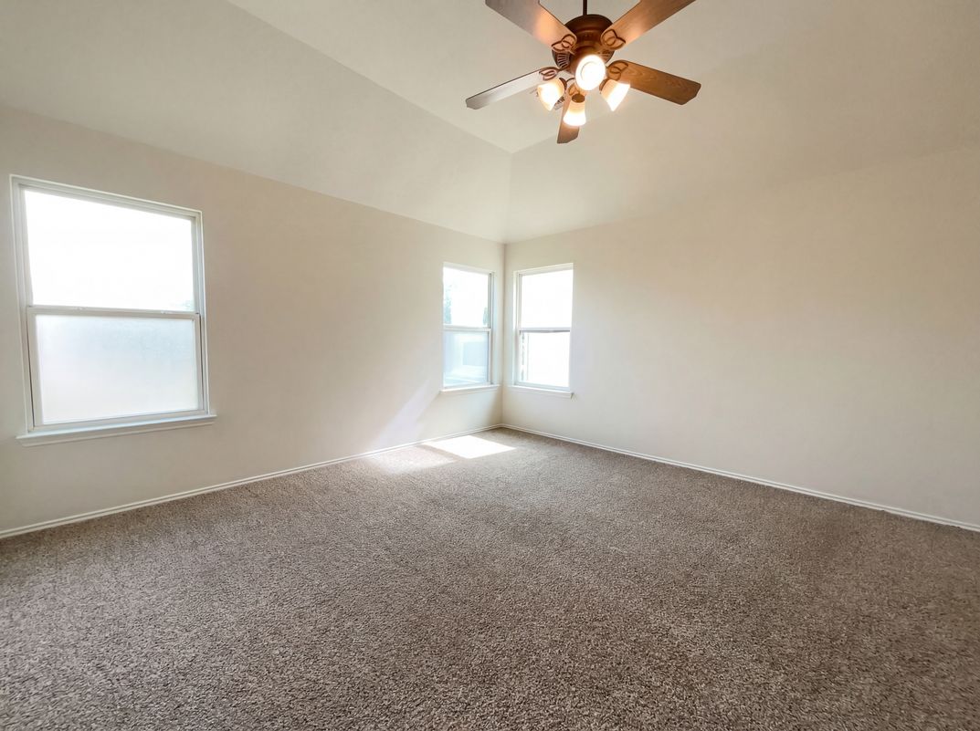 Photo 4 of 22 of 11919 Leaf Oak Dr, Houston, TX