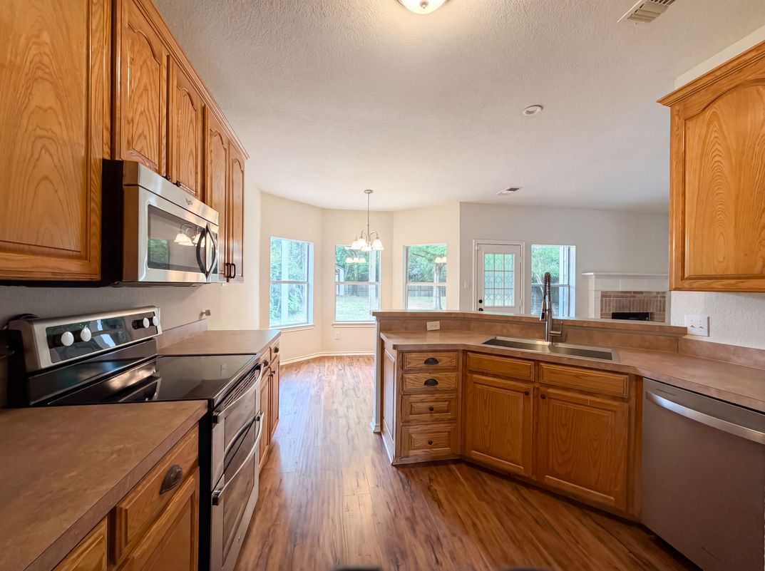 Photo 2 of 27 of 6218 Kingswood Dr, Arlington, TX