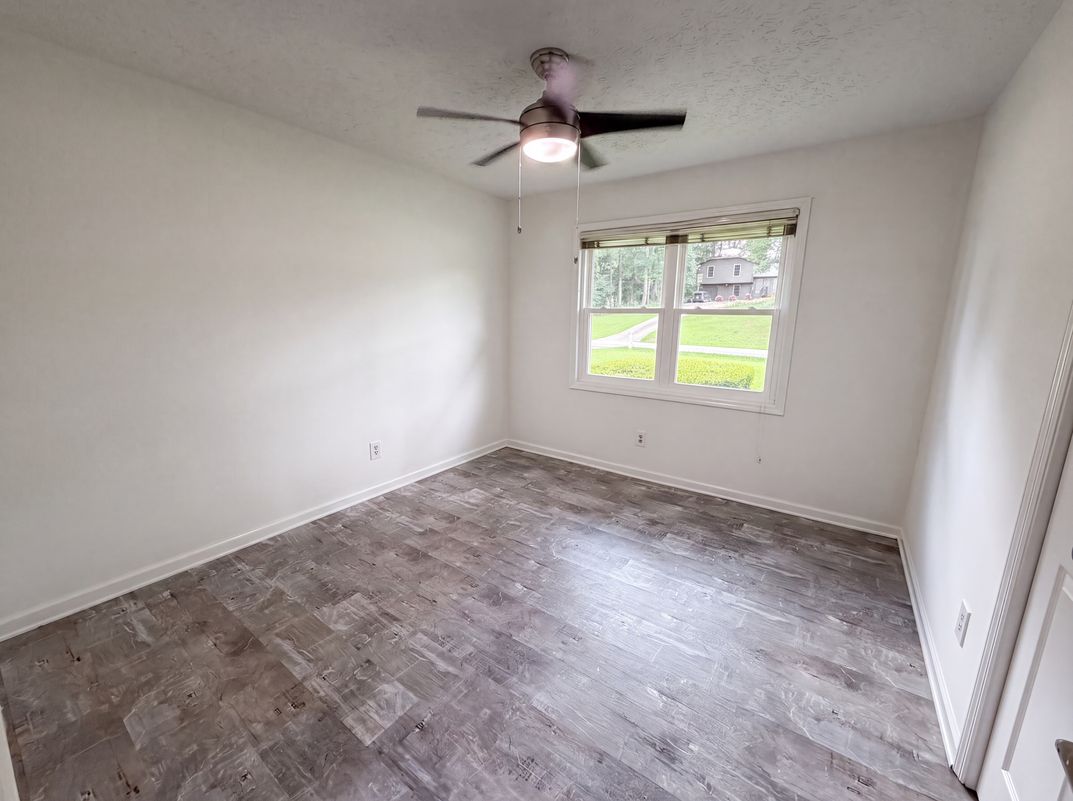 Photo 13 of 27 of 4378 Shady Dr NW, Lilburn, GA