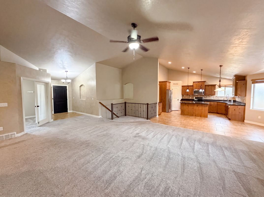 Photo 6 of 31 of 14496 S Fox Creek Dr, Herriman, UT