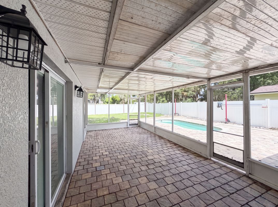 Photo 17 of 18 of 1823 Lori Ln W, Lakeland, FL