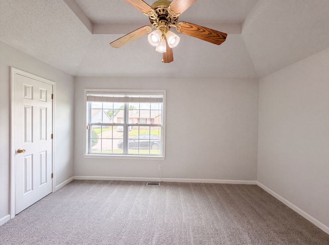 Photo 7 of 17 of 234 Grassmire Dr, Clarksville, TN
