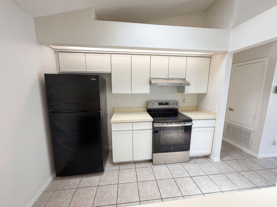 Photo 16 of 18 of 2000 Plainfield Dr, Orlando, FL