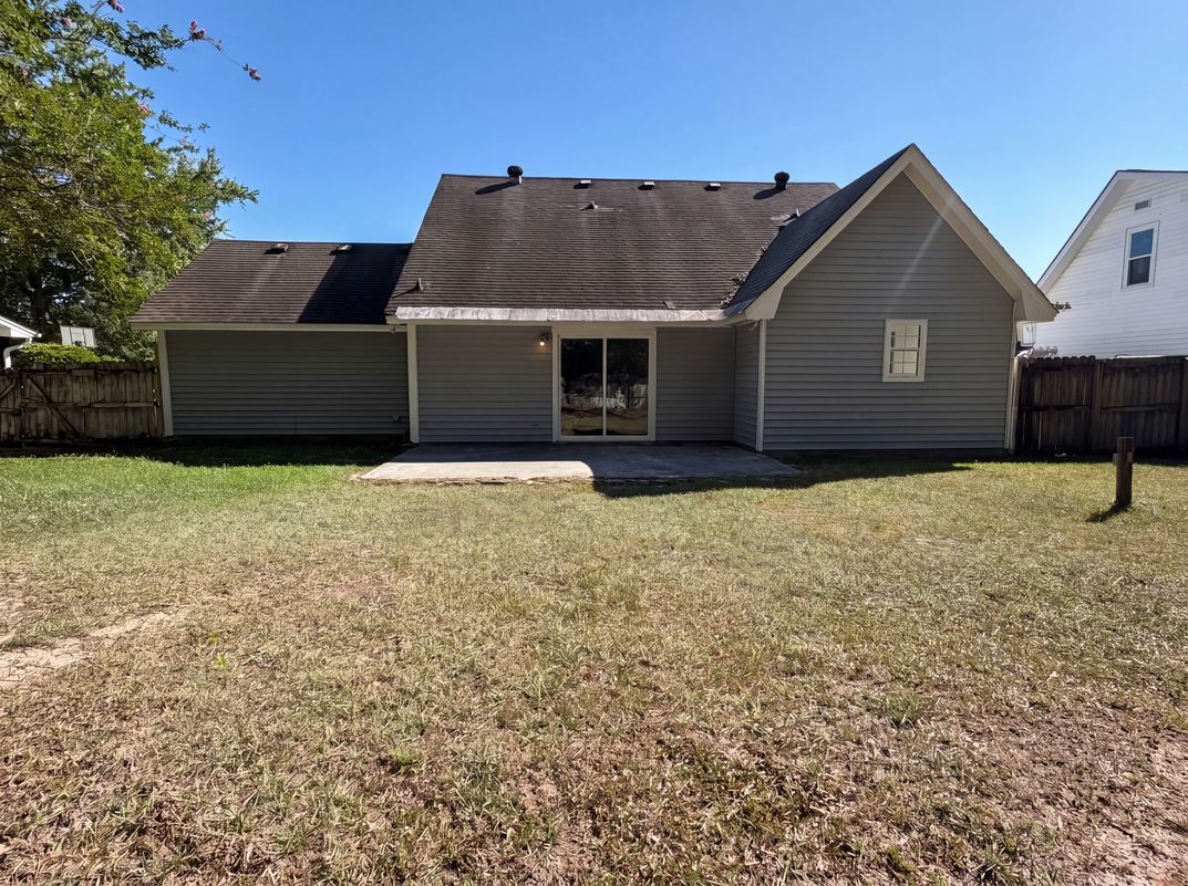 Photo 5 of 28 of 2028 Larson Ln, Goose Creek, SC