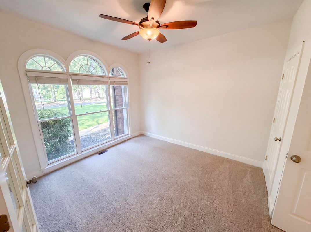 Photo 16 of 33 of 10124 Windtree Ln, Charlotte, NC